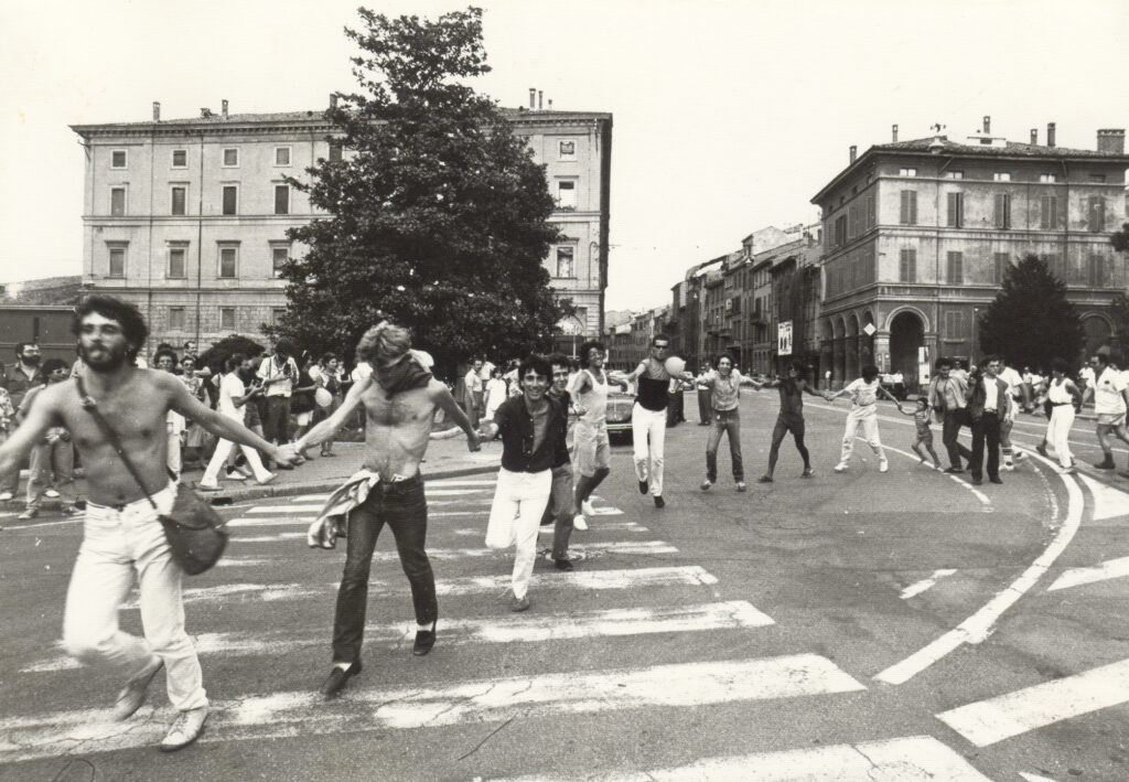 6) Girotondo al Cassero di Porta Saragozza 26 giugno 1982